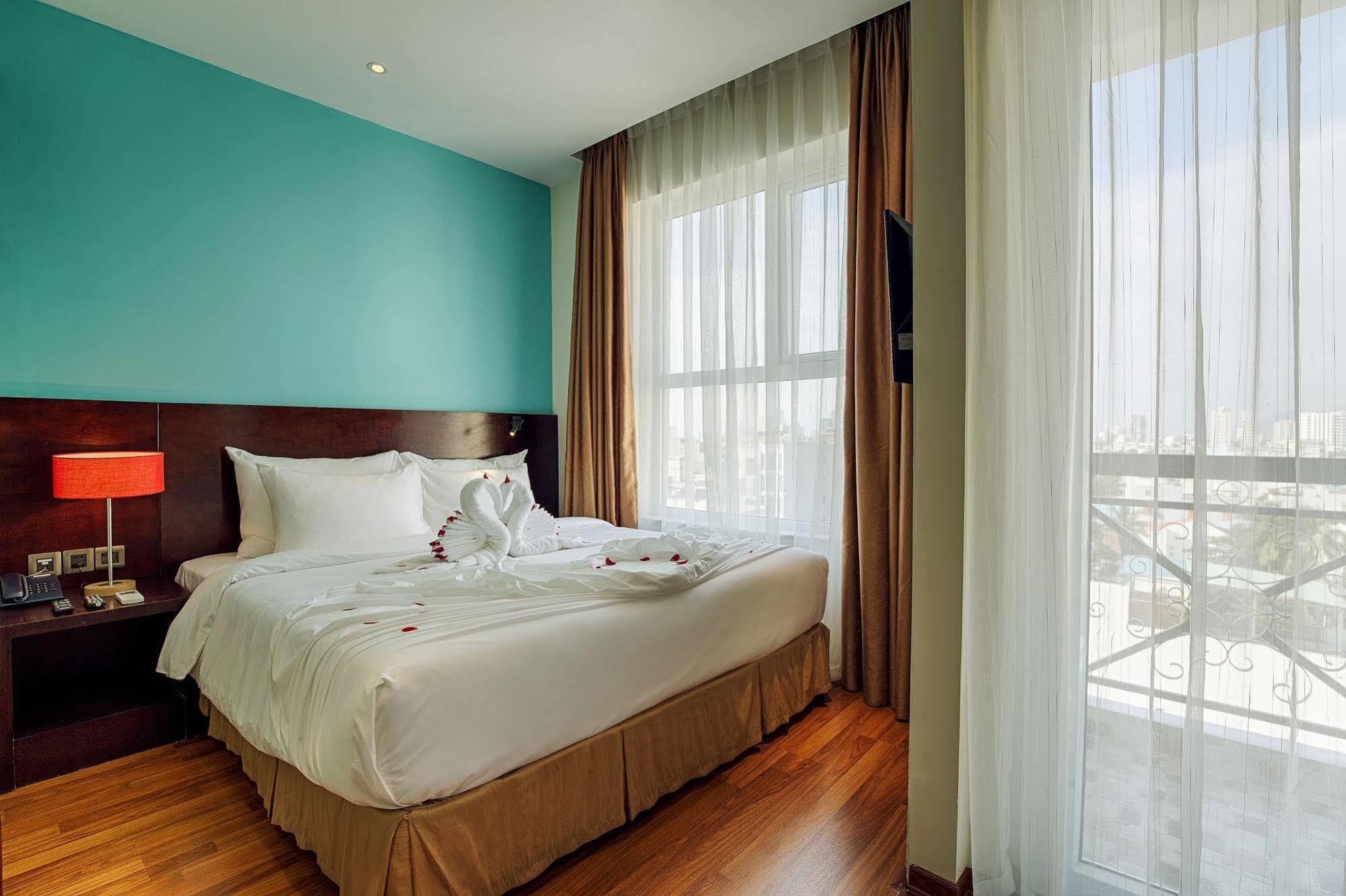 Sofia Suite Hotel Danang Екстер'єр фото